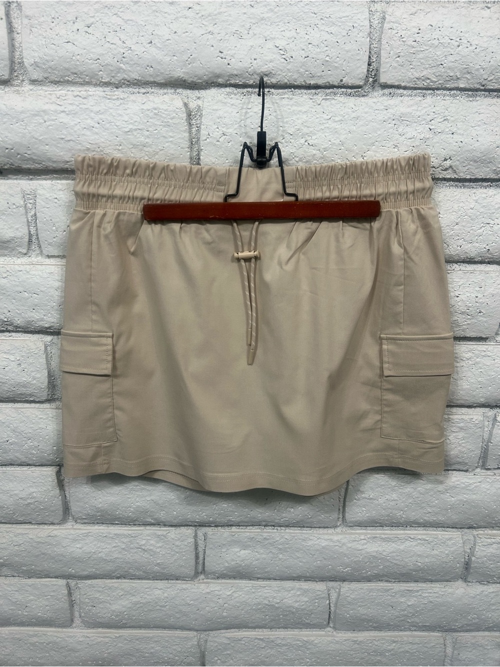 Born Outdoor Beige Pull On Athletic Shorts‎ XL Soft Stretch